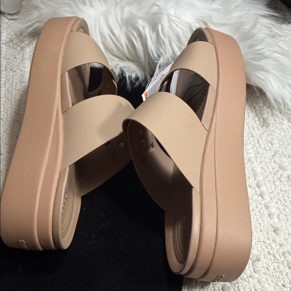 Crocs Women's Brooklyn Buckle Low Wedge sandals Size 9 Tan - Picture 9 of 11